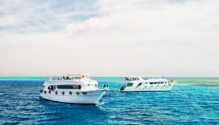 Bateaux de croisière sur la Riviera de la mer Rouge