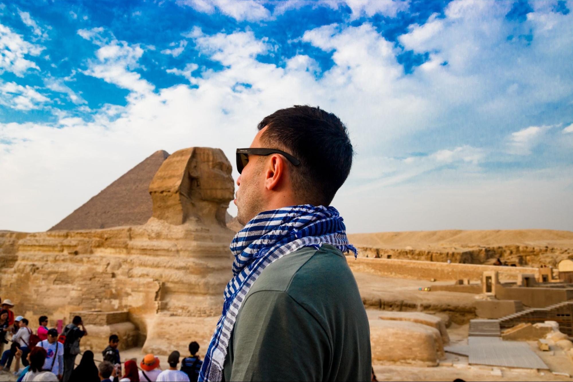 النظر إلى أبو الهول في الجيزة.  القاهرة، مصر