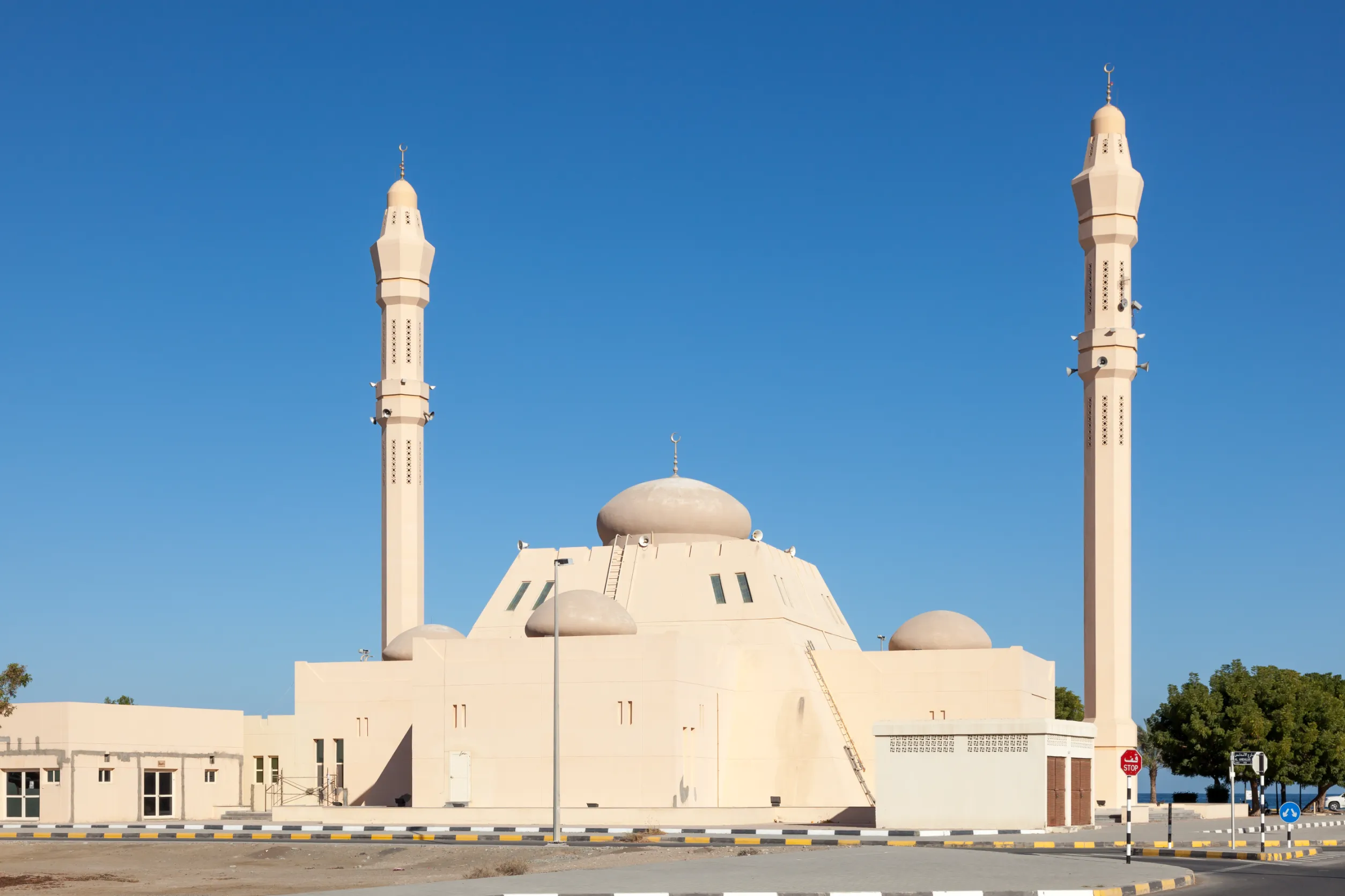 mosque in the emirate of fujairah united arab emirates