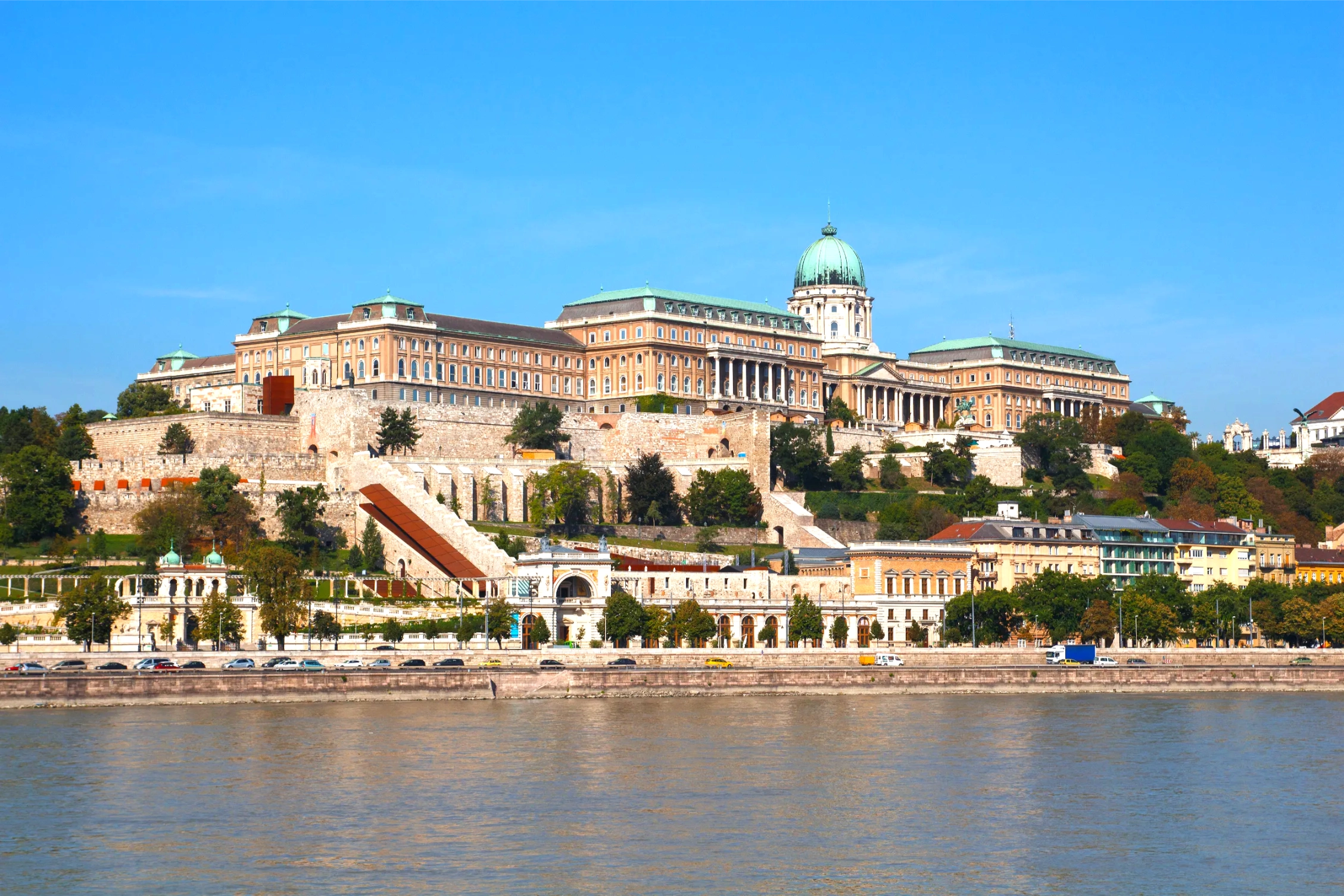 parliament building in budapest hungary