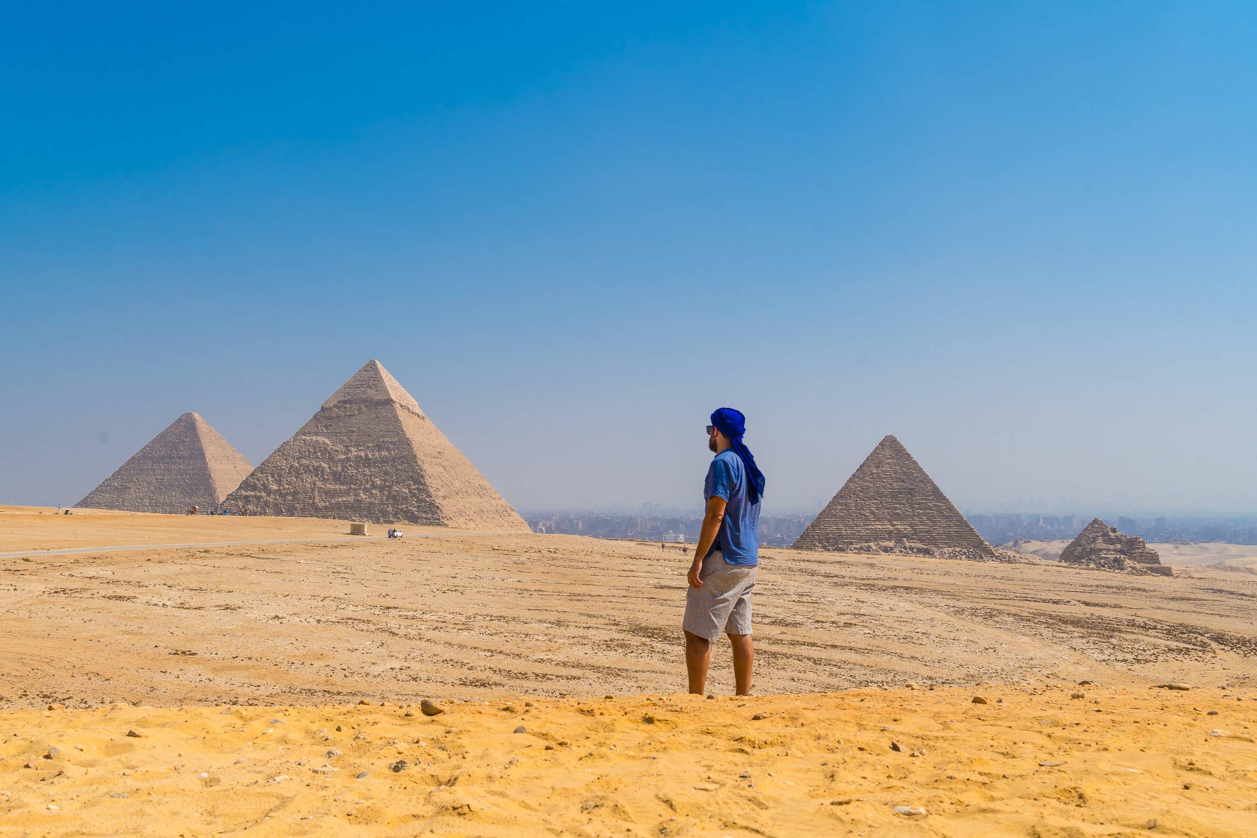 Tourist viewing the Pyramids of Giza